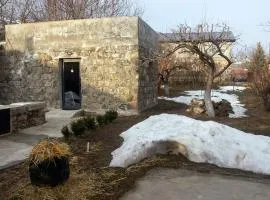 Zove Rural Cottage with garden views