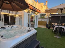 Villa Luis Cernuda - Casa 202 - Vistas - Jacuzzi - Piscina - tenis，位于托罗克斯的酒店