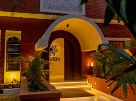 7EVEN Suites