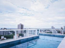 BE Deodoro, prédio novo! completo, com piscina e academia, perto do mercado público，位于马林加的酒店