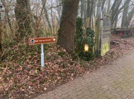 Assen-Groningen-Saunacabine，位于Vries的酒店