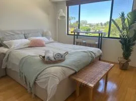 Sunlit Minimal Master Room With Bathroom Aircon Bayswater Central City & Airport
