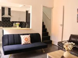 Green 2 Bedroom Free WiFi and Parking