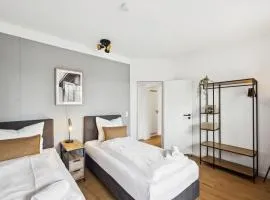 NASA Homes I Moderne City Suite I Zentral I 3 Zimmer I Balkon und Aufzug I neu renoviert I Smart TV I Hotelbetten