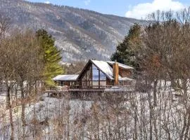 Modern Mountain Cabin with Hot Tub and Game Room Near Moorefield, West Virginia