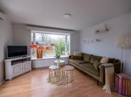 Gezellig chalet met 2 slaapkamers en zicht op het water