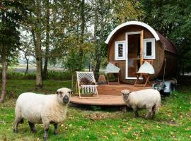 Schlaffass für 2 Personen naturnah übernachten auf der Schafweide，位于Barßel的酒店