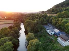 Roadhouse Llanwenarth，位于阿伯加文尼的酒店