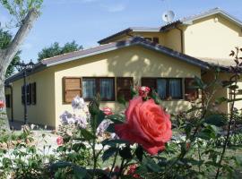 Country House La Madonnina，位于西尼加利亚的酒店