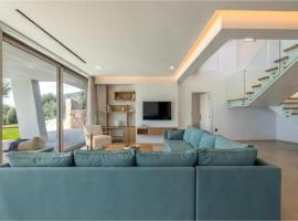 Telias Hotel，位于萨兰达的酒店