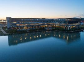 墨尔本加罗林温泉美居酒店，位于卡洛琳温泉的酒店