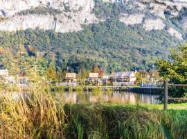 Les Lodges de la ViaRhôna - Tentes Lodges，位于Virignin的酒店