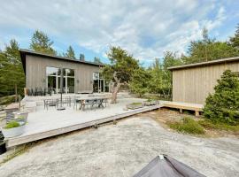 Seaside Retreat With Sauna On Södermöja，位于Möja的酒店