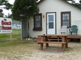 Beach House Lakeside Cottages，位于麦基诺城的度假园