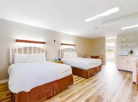 Studio W Patio Close to Lake Fitness room Games