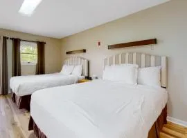 Charming Studio Sleeps 4 Close to Douglas Lake