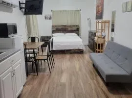 Charming Private Studio,Full Amenities, Great Location