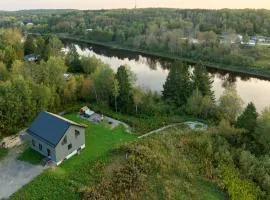 Batiscan - Waterfront Private Spa & Sauna