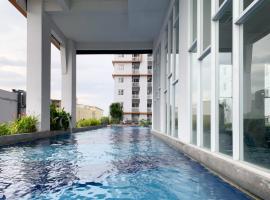 RedDoorz Plus Syariah at Suncity Residence Apartemen Sidoarjo，位于诗都阿佐的酒店