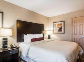 Clarion Inn Elmhurst - Oak Brook near I-88, I-290, I-294，位于埃尔姆赫斯特的酒店