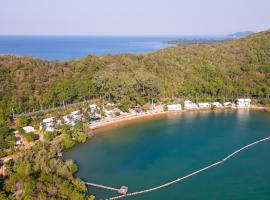 贝壳村度假酒店，位于柴老海滩的带泳池的酒店