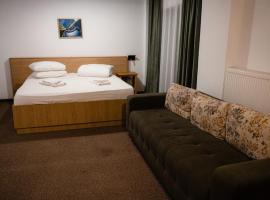 Casa Lazaroiu，位于阿尔杰什河畔库尔泰亚的酒店