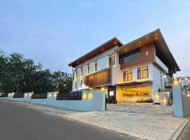 Hotel Grand Residency，位于Mannārakkāt的酒店