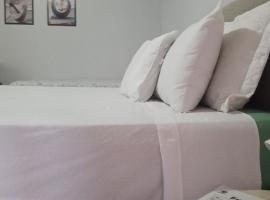 Jardim Primavera，位于帕尔马斯的带停车场的酒店