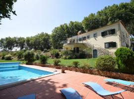 Cozy Villa with Private Swimming Pool，位于Carreiros的别墅
