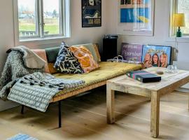 Charming Cottage Near Sea On Fårö，位于福勒的酒店