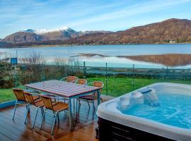 Glenachulish Bay with Hot Tub，位于格伦科的酒店