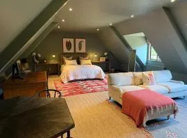The Studio - a stylish, rural retreat