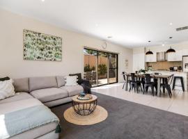 Home Away in Flora Hill，位于Kennington的酒店