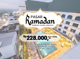 北干巴鲁加特拉大酒店，位于北干巴鲁的酒店