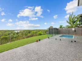 Spacious 4 Bed Home with Pool & Garden