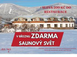 格兰得高尔夫滑雪度假村，位于姆拉代布基的酒店