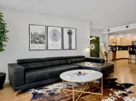 Modern Downtown Dallas City View High-Rise, Free Parking, Pool, Gym