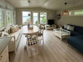 Seaside Cabin With Panoramic Views Of Viksfjord，位于Ula的酒店