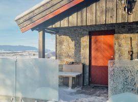 Mountain Cabin With Panoramic Views In Brakastølen，位于罗恩的酒店