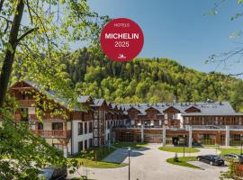 Szczawnica Park Resort & Spa，位于什恰夫尼察的带泳池的酒店