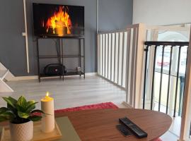 Unique cozy central 3-story apartment with everything，位于Smedjebacken的酒店