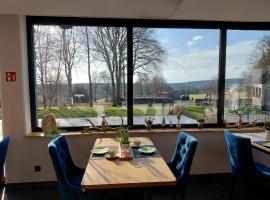 DER Hirsch Hotel，位于蒙绍的酒店