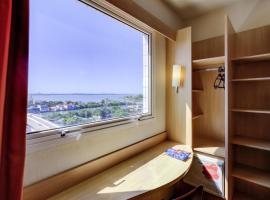 维多利亚普拉亚多康拓宜必思酒店，位于维多利亚的酒店