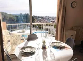 Agréable T2 lumineux avec vue dégagée et piscine