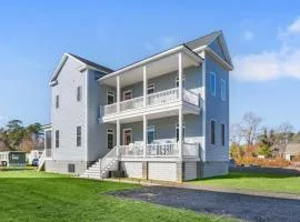 Sandy Penny | Luxury New Build w/ Water Views, En-Suite Bedrooms + Gourmet Kitchen Retreat