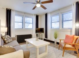 Upscale Apt at The Lofts in Historic Downtown Lead，位于利德的酒店