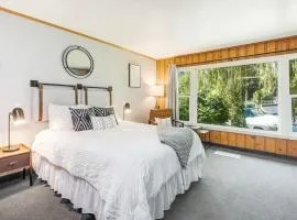 Pet Friendly Riverside Studio in Downtown Bend