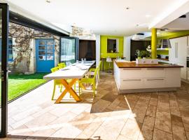 Maison ALMA Piscine -Baby Foot - Cheminée- Jacuzzi，位于Messigny-et-Vantoux的酒店