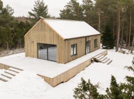 Charming Seaside Country Cottage，位于Lahetaguse的酒店