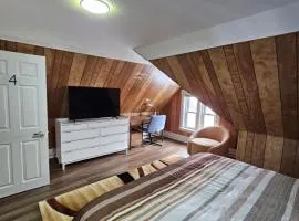 2BR Retreat with King Loft, Near Downtown Hospital